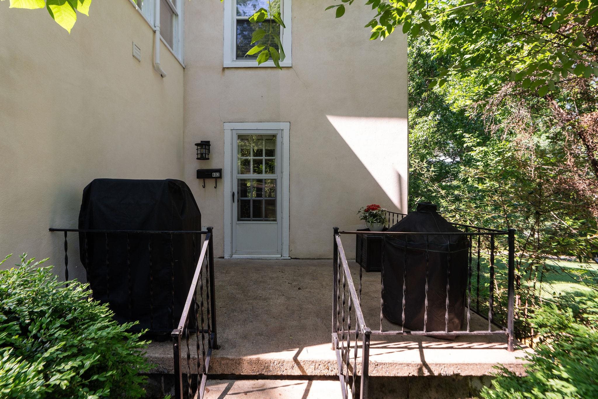 402 CHURCHVILLE AVE, STAUNTON, Virginia 24401, 4 Bedrooms Bedrooms, ,2 BathroomsBathrooms,Residential,402 CHURCHVILLE AVE,677766 MLS # 677766