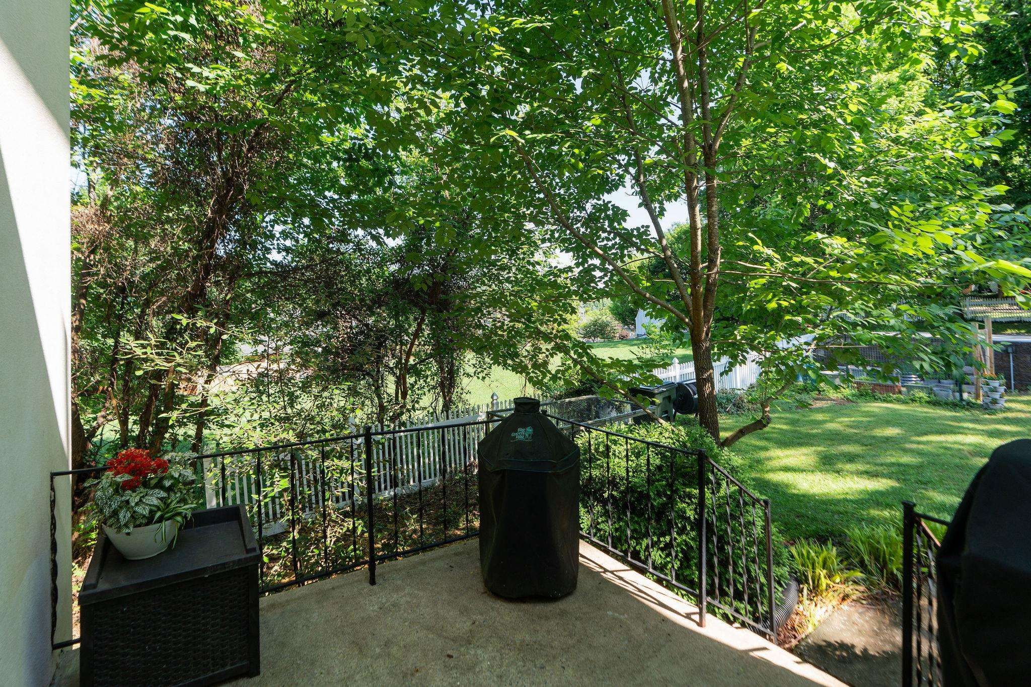 402 CHURCHVILLE AVE, STAUNTON, Virginia 24401, 4 Bedrooms Bedrooms, ,2 BathroomsBathrooms,Residential,402 CHURCHVILLE AVE,677766 MLS # 677766