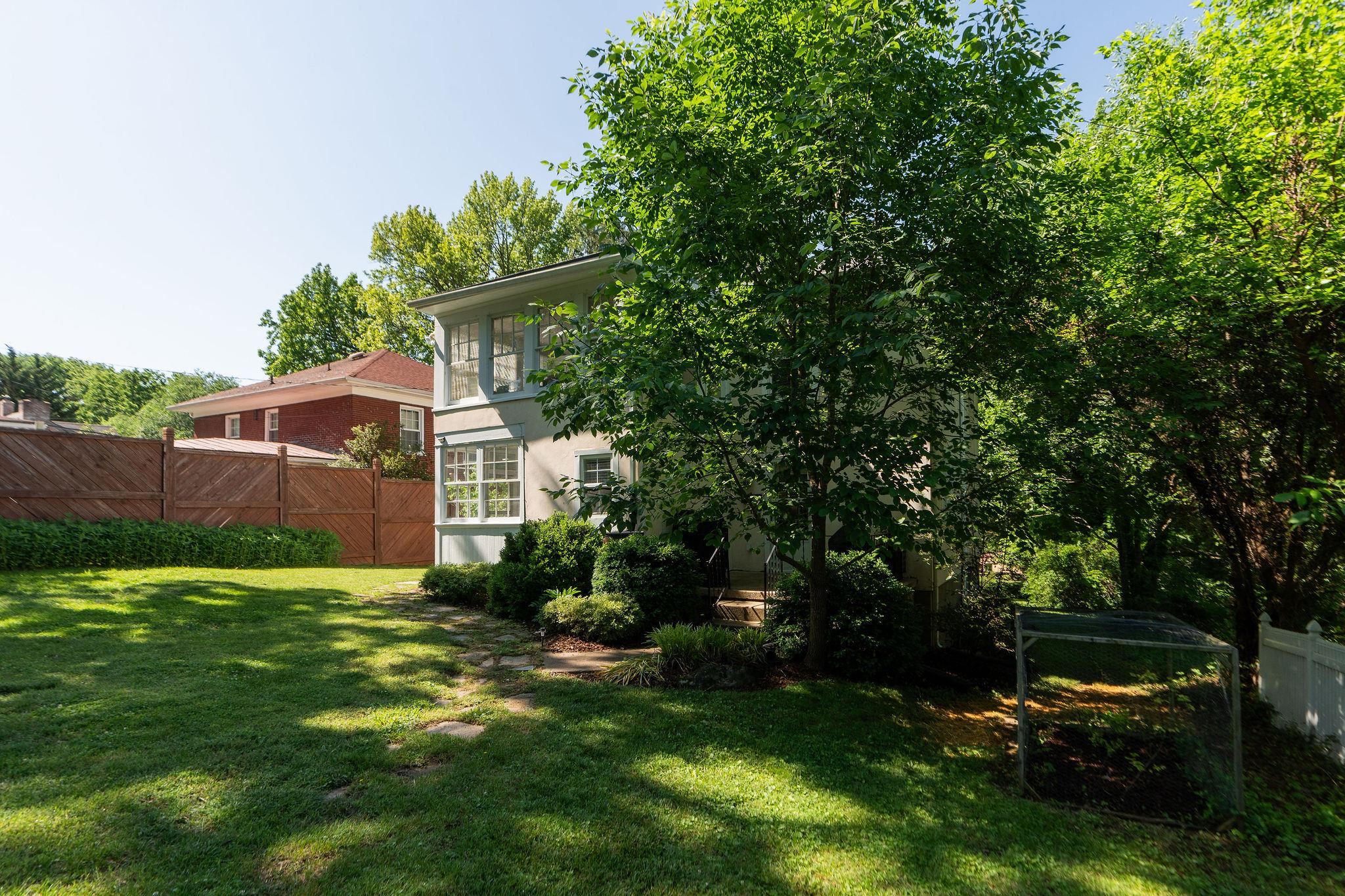 402 CHURCHVILLE AVE, STAUNTON, Virginia 24401, 4 Bedrooms Bedrooms, ,2 BathroomsBathrooms,Residential,402 CHURCHVILLE AVE,677766 MLS # 677766