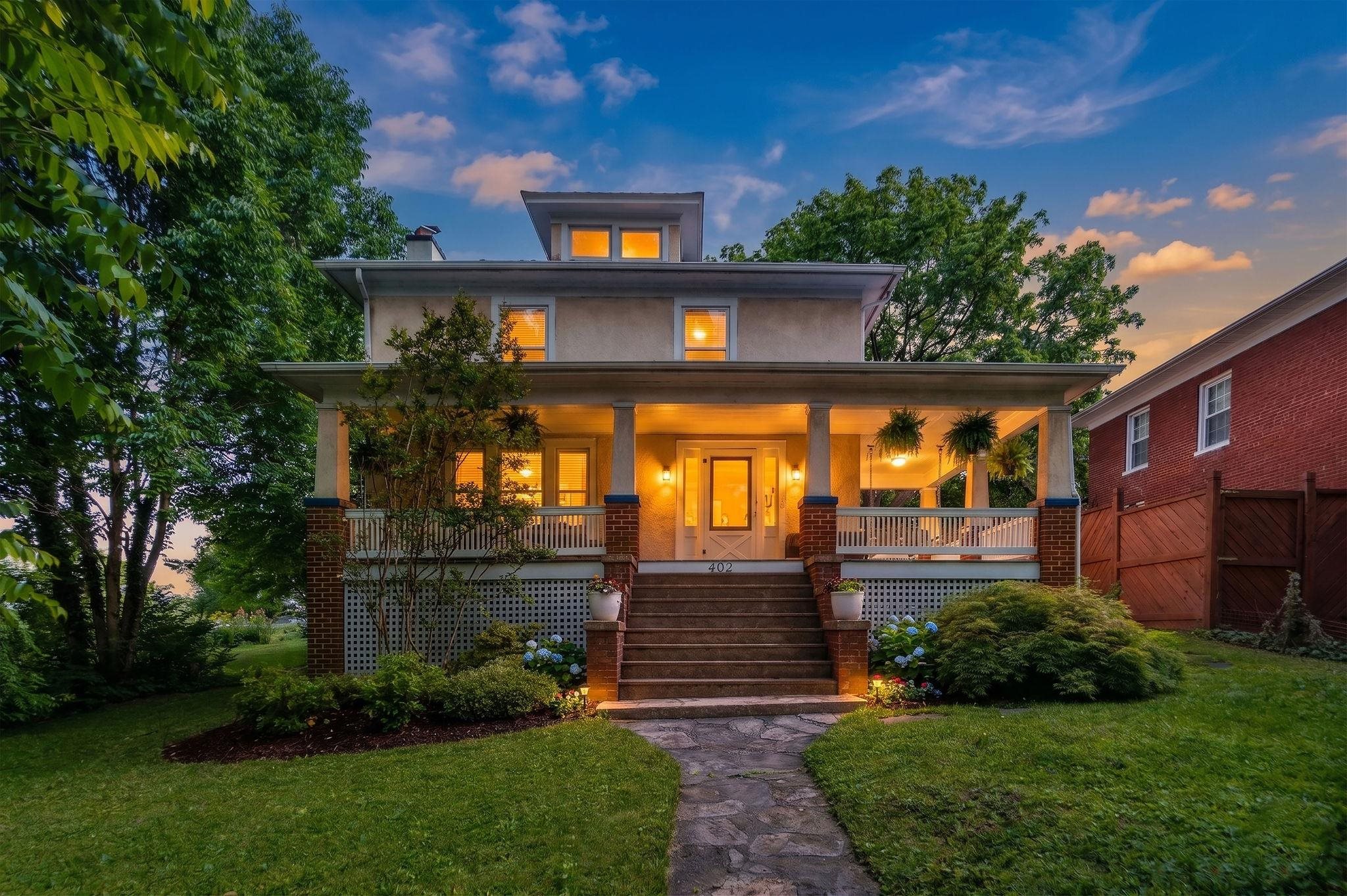 402 CHURCHVILLE AVE, STAUNTON, Virginia 24401, 4 Bedrooms Bedrooms, ,2 BathroomsBathrooms,Residential,402 CHURCHVILLE AVE,677766 MLS # 677766