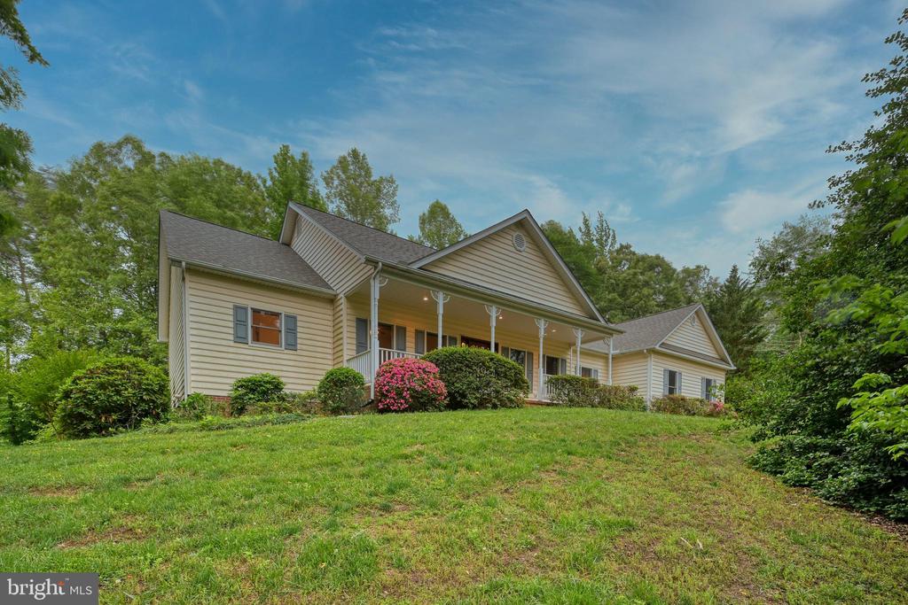 9005 JUDICIARY DR, SPOTSYLVANIA, Virginia 22553, 3 Bedrooms Bedrooms, ,4 BathroomsBathrooms,Residential,9005 JUDICIARY DR,VASP2042138 MLS # VASP2042138
