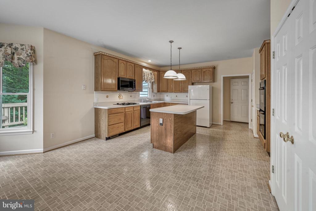 9005 JUDICIARY DR, SPOTSYLVANIA, Virginia 22553, 3 Bedrooms Bedrooms, ,4 BathroomsBathrooms,Residential,9005 JUDICIARY DR,VASP2042138 MLS # VASP2042138