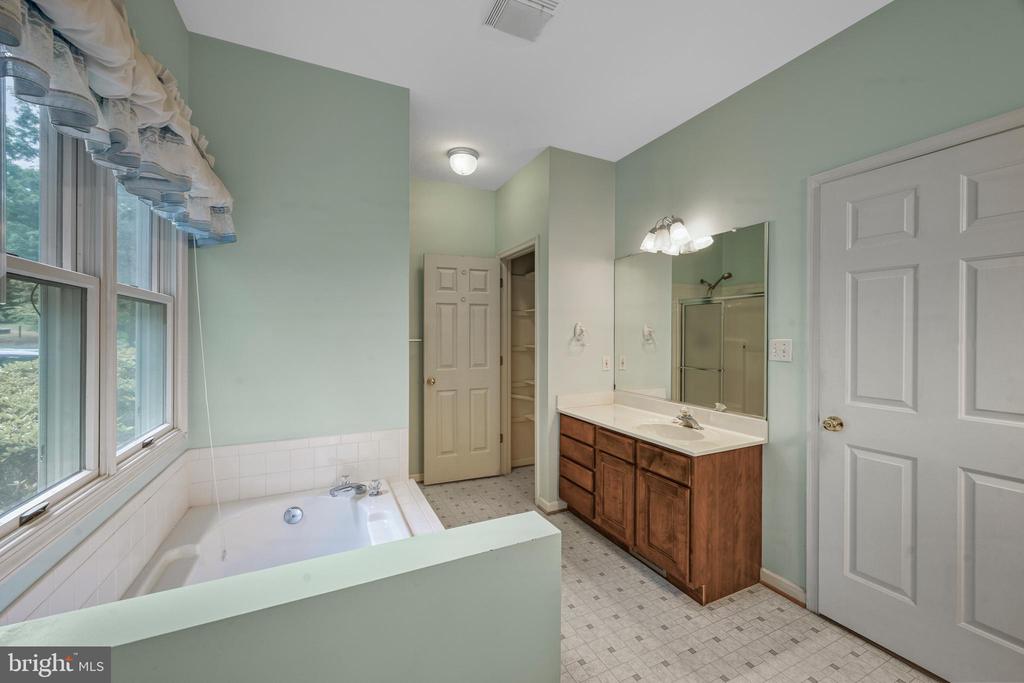 9005 JUDICIARY DR, SPOTSYLVANIA, Virginia 22553, 3 Bedrooms Bedrooms, ,4 BathroomsBathrooms,Residential,9005 JUDICIARY DR,VASP2042138 MLS # VASP2042138