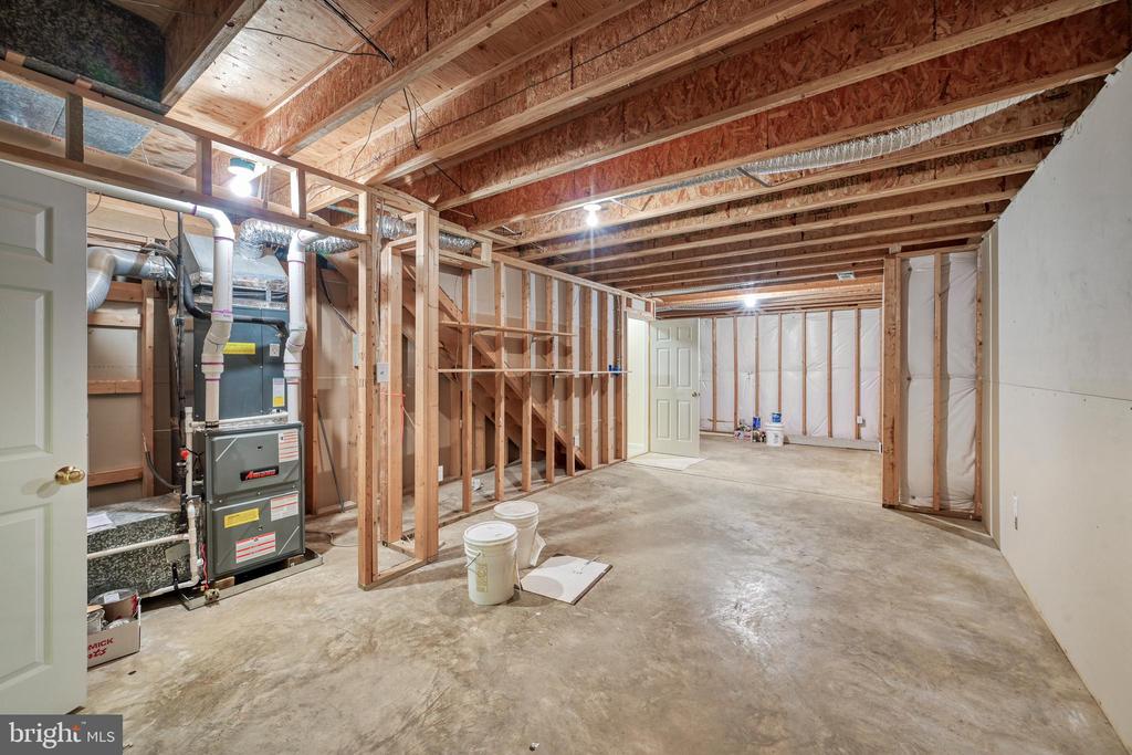 9005 JUDICIARY DR, SPOTSYLVANIA, Virginia 22553, 3 Bedrooms Bedrooms, ,4 BathroomsBathrooms,Residential,9005 JUDICIARY DR,VASP2042138 MLS # VASP2042138
