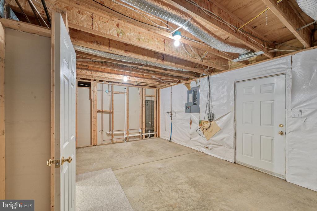 9005 JUDICIARY DR, SPOTSYLVANIA, Virginia 22553, 3 Bedrooms Bedrooms, ,4 BathroomsBathrooms,Residential,9005 JUDICIARY DR,VASP2042138 MLS # VASP2042138