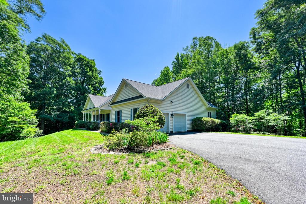 9005 JUDICIARY DR, SPOTSYLVANIA, Virginia 22553, 3 Bedrooms Bedrooms, ,4 BathroomsBathrooms,Residential,9005 JUDICIARY DR,VASP2042138 MLS # VASP2042138