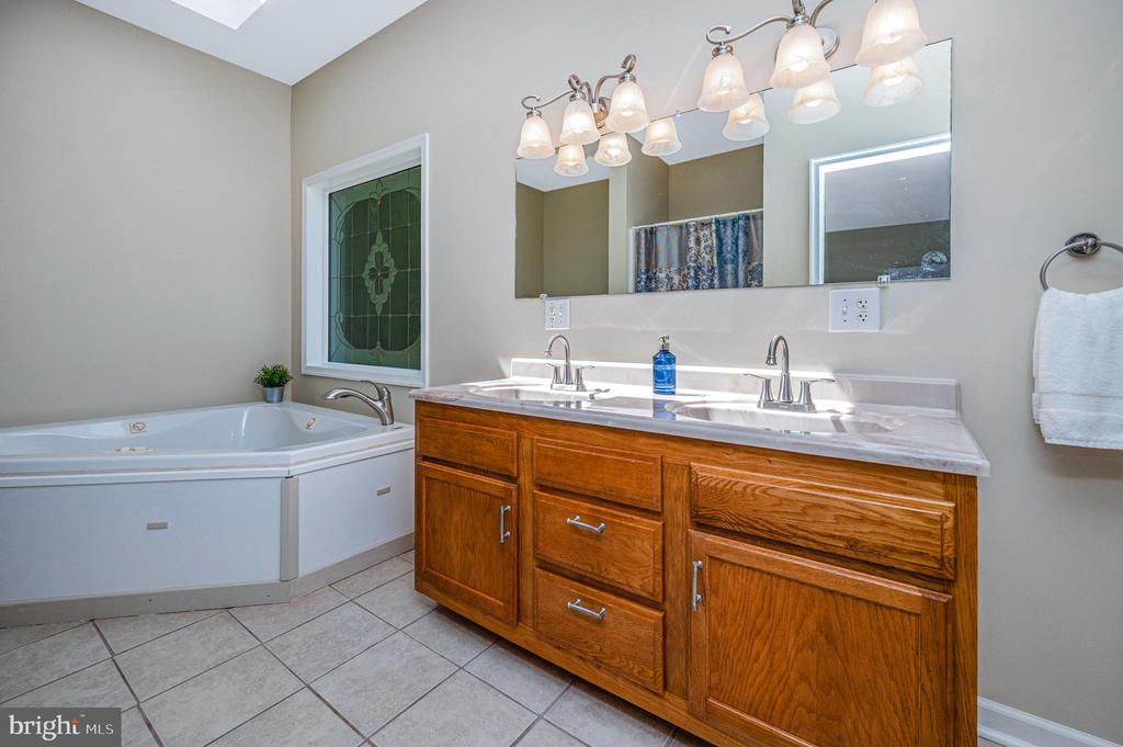 1803 SHENANDOAH CROSSING DR, GORDONSVILLE, Virginia 22942, 3 Bedrooms Bedrooms, ,2 BathroomsBathrooms,Residential,1803 SHENANDOAH CROSSING DR,VALA2009924 MLS # VALA2009924