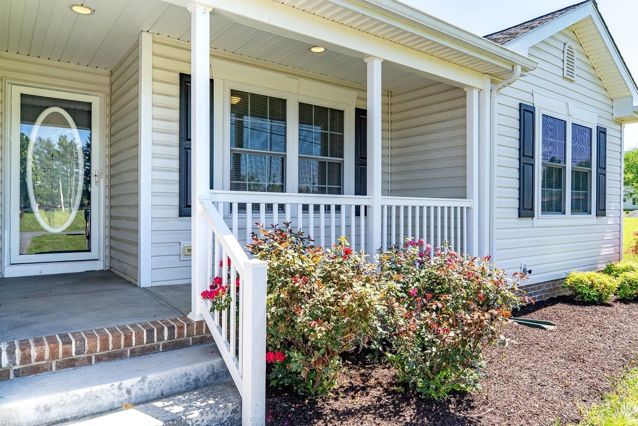 106 7TH ST, GROTTOES, Virginia 24441, 3 Bedrooms Bedrooms, ,2 BathroomsBathrooms,Residential,106 7TH ST,677802 MLS # 677802