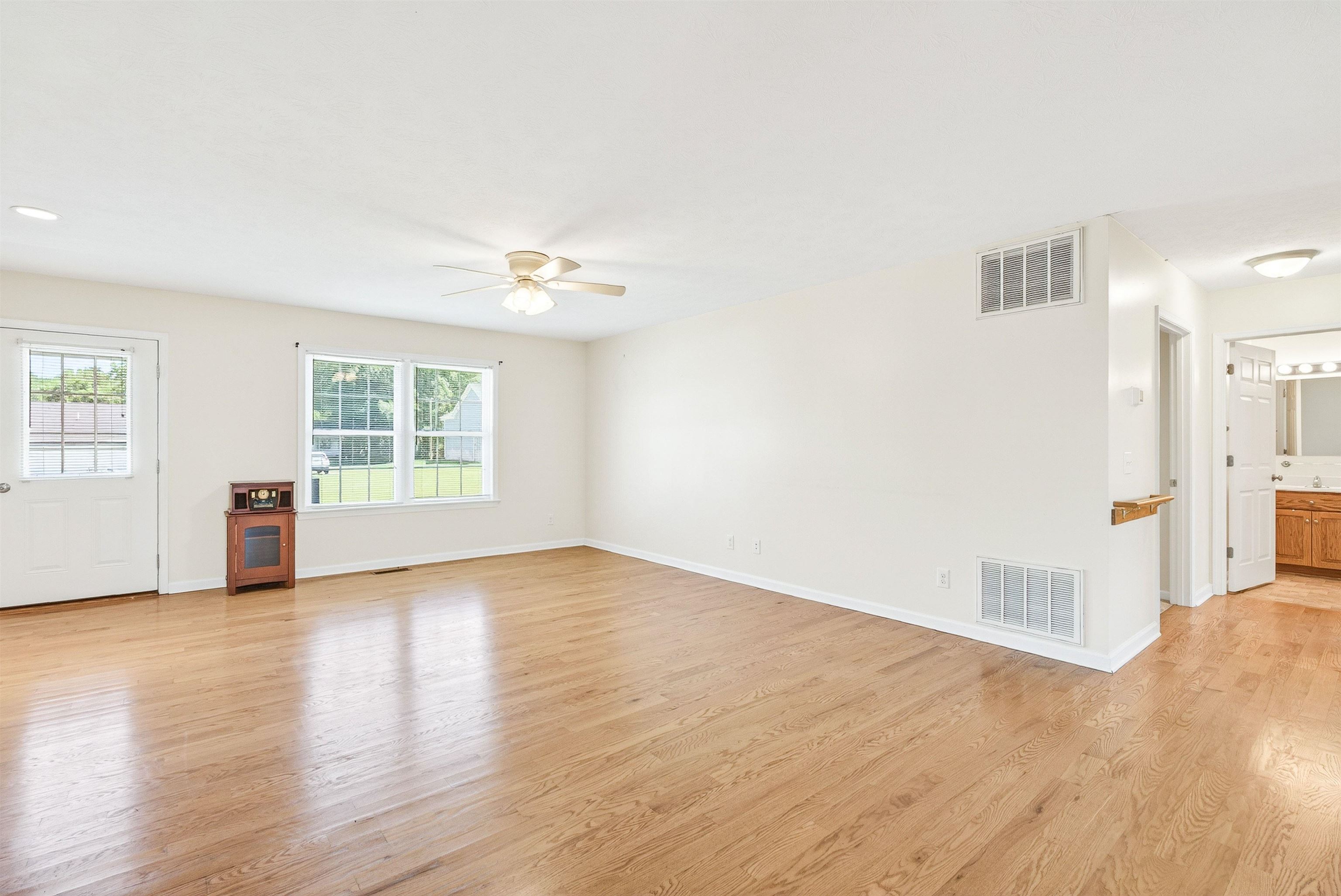 106 7TH ST, GROTTOES, Virginia 24441, 3 Bedrooms Bedrooms, ,2 BathroomsBathrooms,Residential,106 7TH ST,677802 MLS # 677802