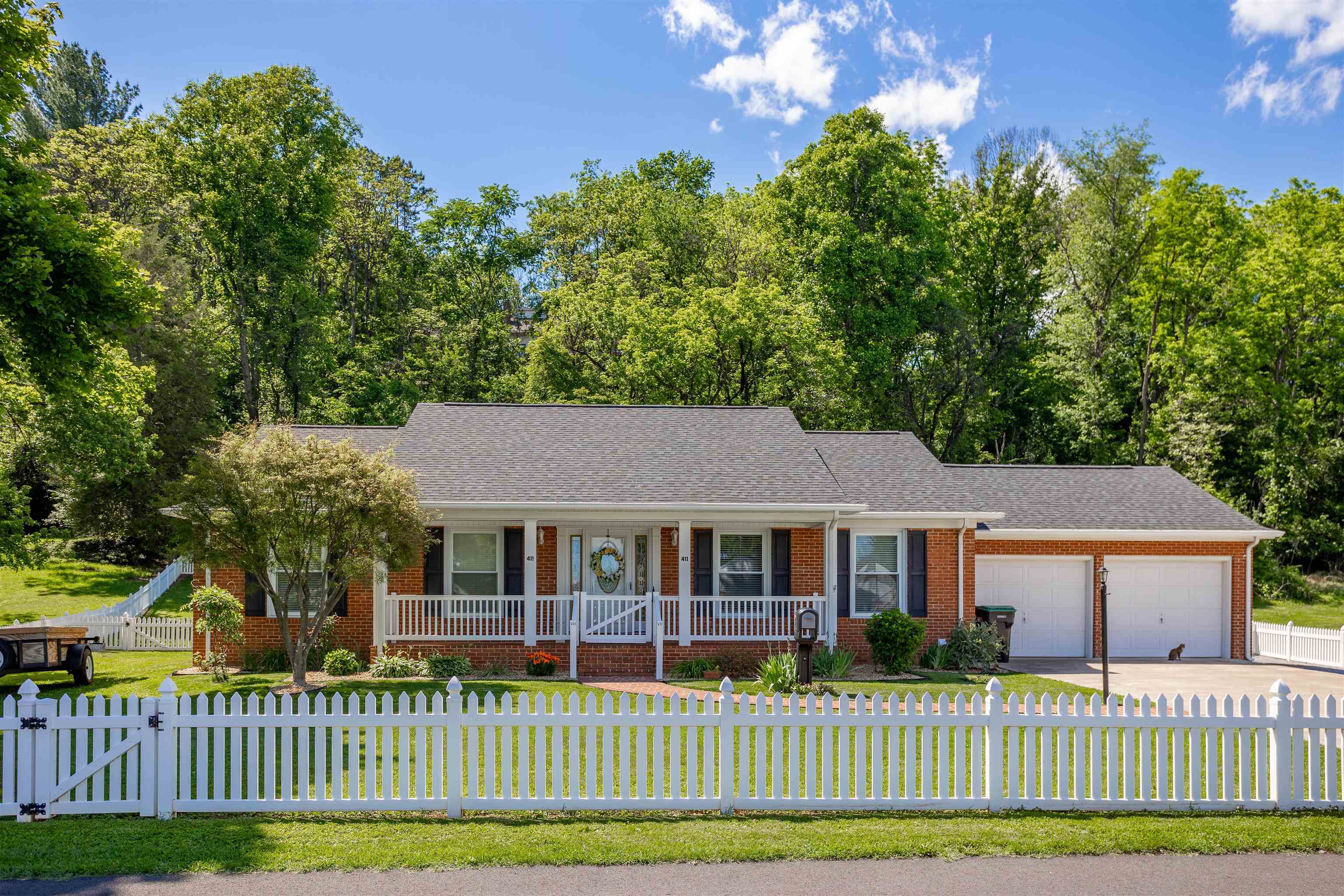 411 BARBEE ST, BRIDGEWATER, Virginia 22812, 3 Bedrooms Bedrooms, ,2 BathroomsBathrooms,Residential,411 BARBEE ST,677805 MLS # 677805
