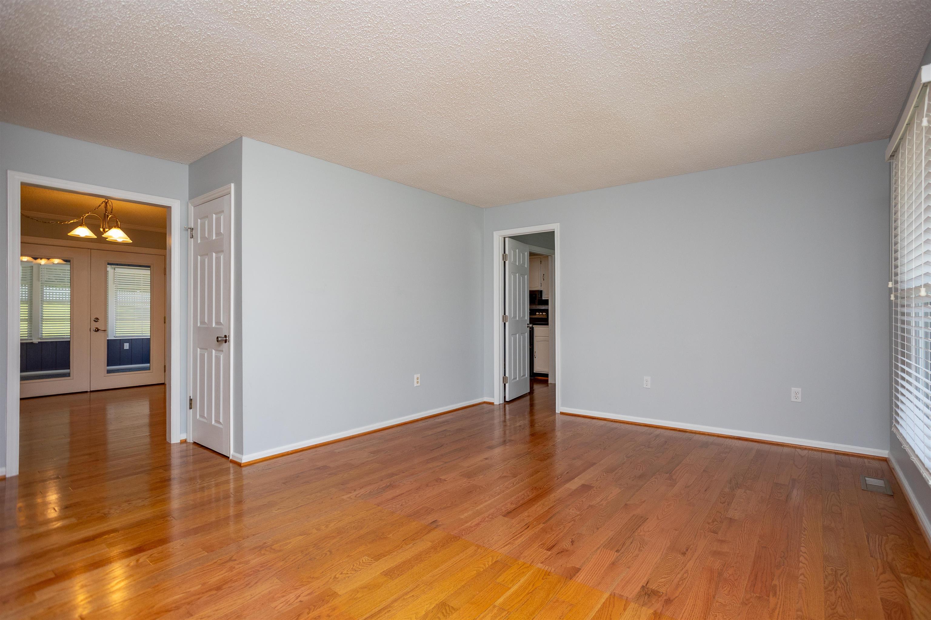 411 BARBEE ST, BRIDGEWATER, Virginia 22812, 3 Bedrooms Bedrooms, ,2 BathroomsBathrooms,Residential,411 BARBEE ST,677805 MLS # 677805