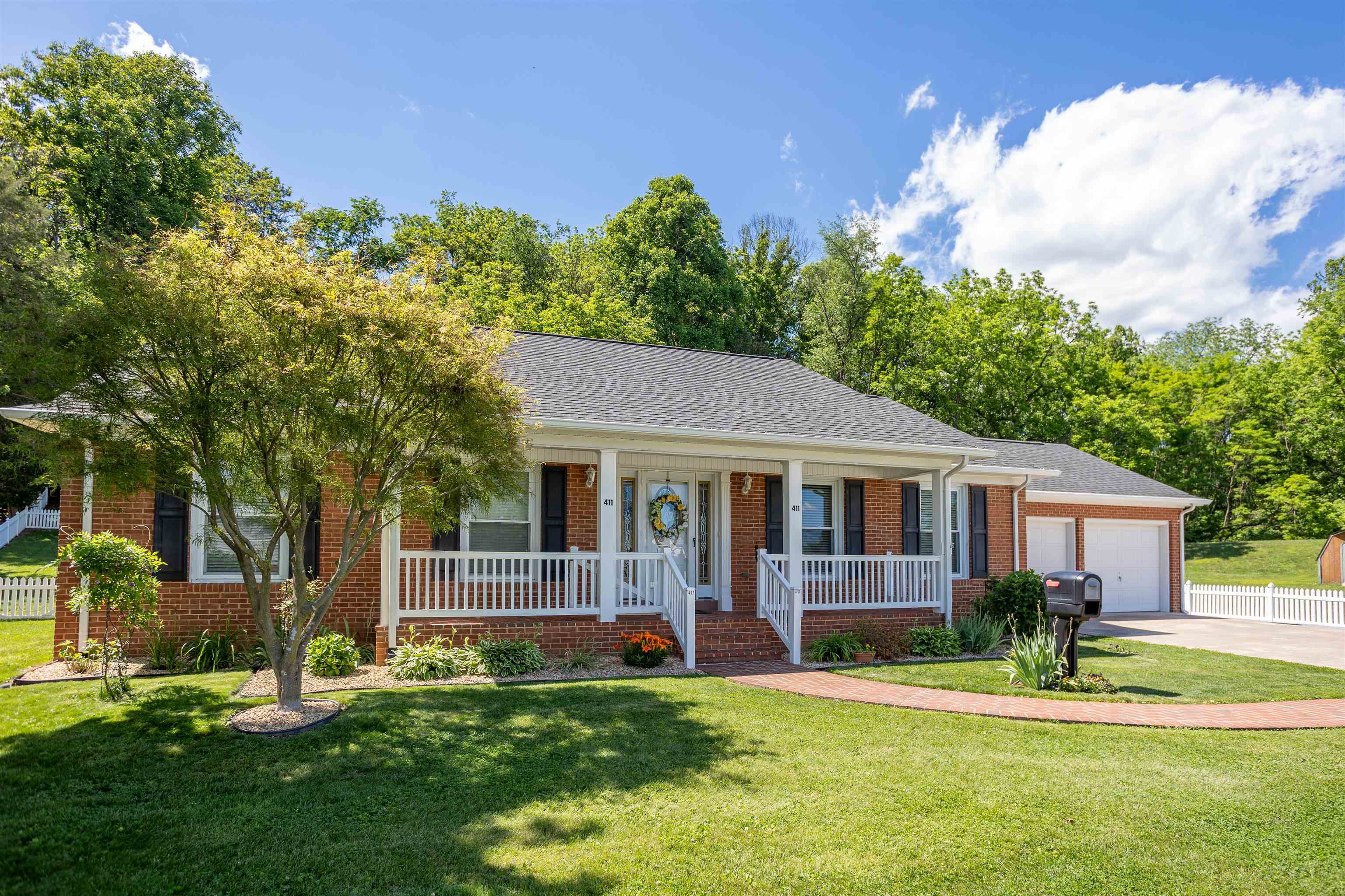411 BARBEE ST, BRIDGEWATER, Virginia 22812, 3 Bedrooms Bedrooms, ,2 BathroomsBathrooms,Residential,411 BARBEE ST,677805 MLS # 677805
