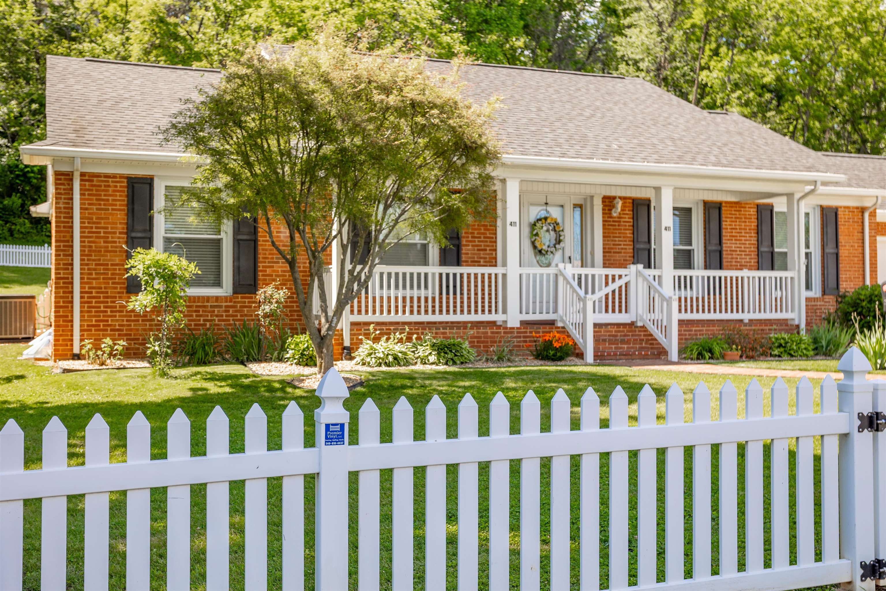 411 BARBEE ST, BRIDGEWATER, Virginia 22812, 3 Bedrooms Bedrooms, ,2 BathroomsBathrooms,Residential,411 BARBEE ST,677805 MLS # 677805