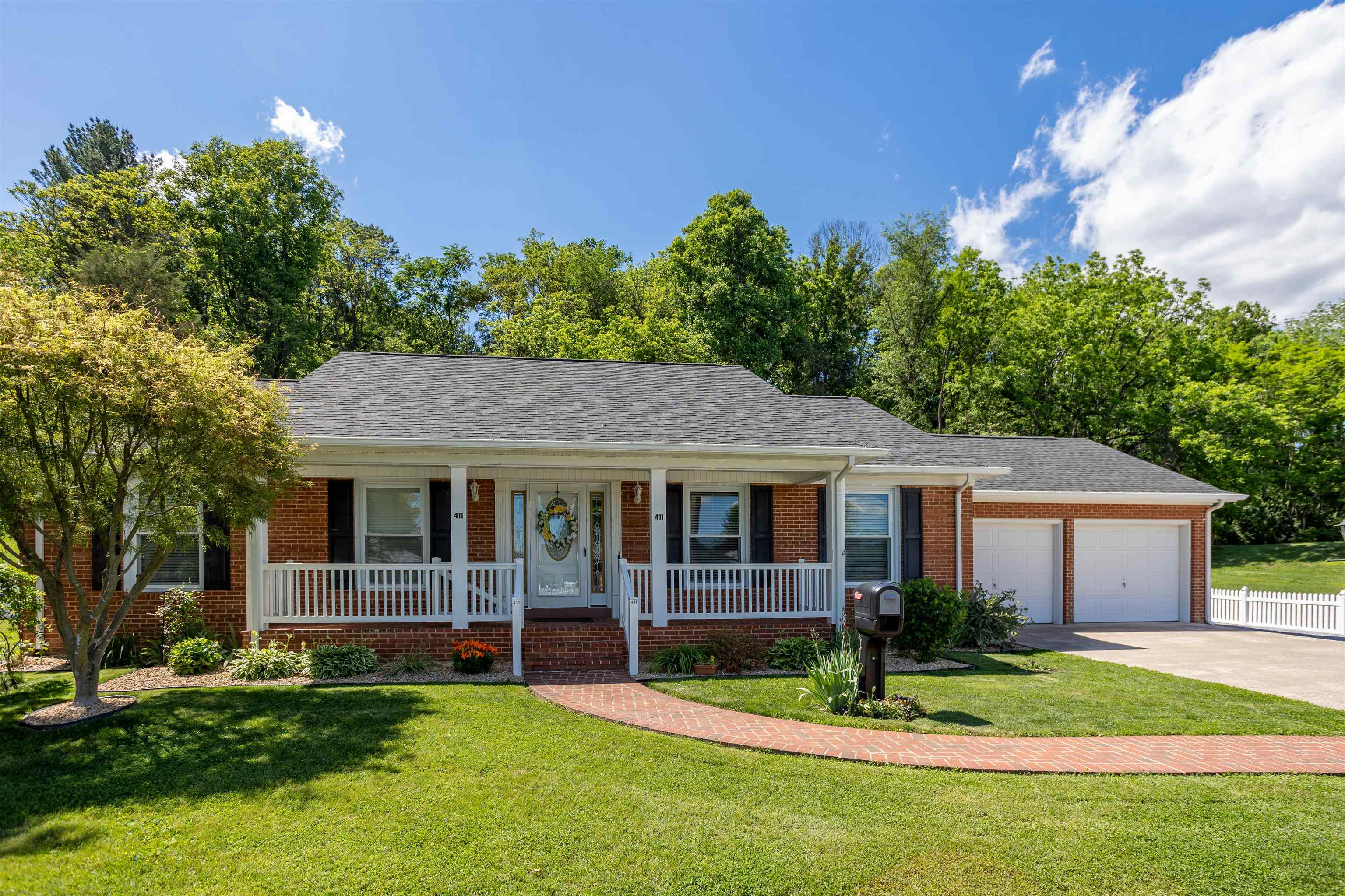 411 BARBEE ST, BRIDGEWATER, Virginia 22812, 3 Bedrooms Bedrooms, ,2 BathroomsBathrooms,Residential,411 BARBEE ST,677805 MLS # 677805