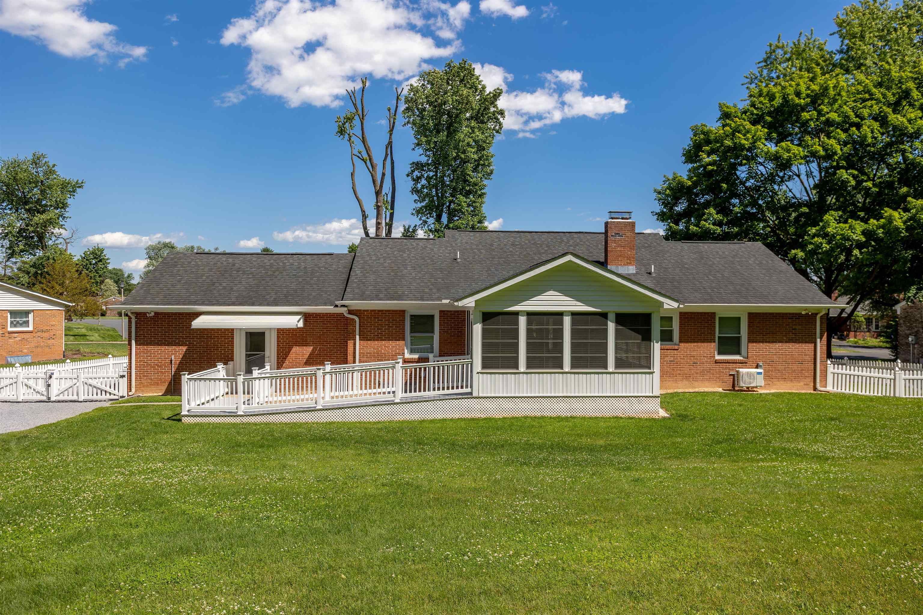 411 BARBEE ST, BRIDGEWATER, Virginia 22812, 3 Bedrooms Bedrooms, ,2 BathroomsBathrooms,Residential,411 BARBEE ST,677805 MLS # 677805