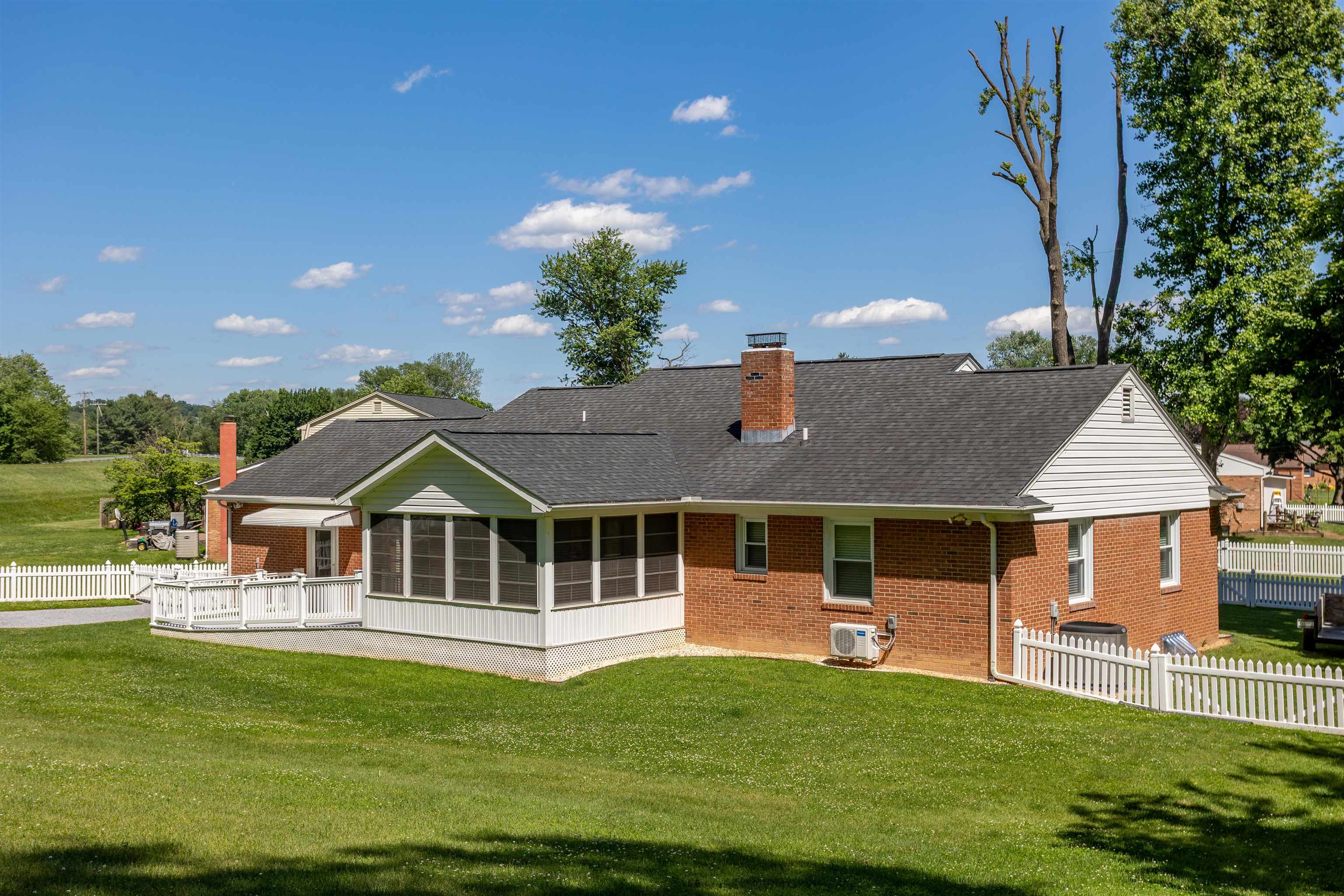 411 BARBEE ST, BRIDGEWATER, Virginia 22812, 3 Bedrooms Bedrooms, ,2 BathroomsBathrooms,Residential,411 BARBEE ST,677805 MLS # 677805