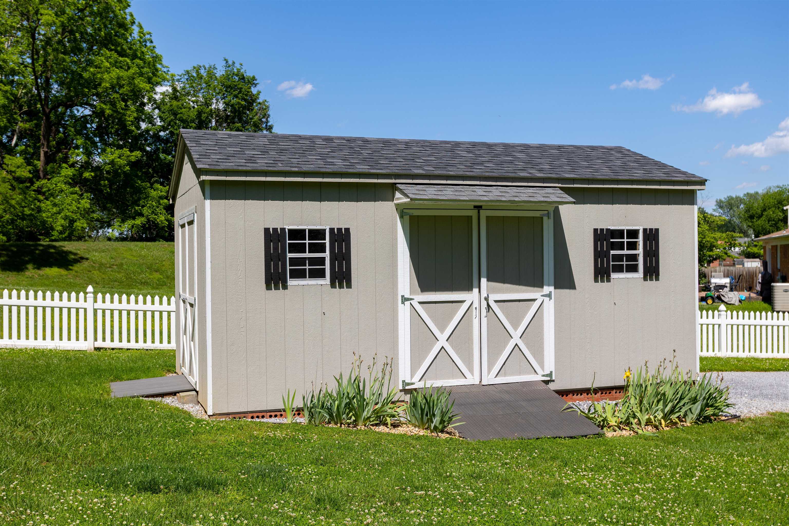 411 BARBEE ST, BRIDGEWATER, Virginia 22812, 3 Bedrooms Bedrooms, ,2 BathroomsBathrooms,Residential,411 BARBEE ST,677805 MLS # 677805