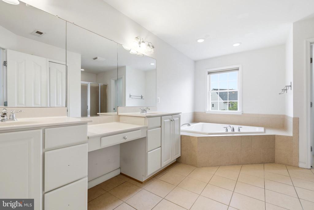 11910 BIG BEN BLVD, FREDERICKSBURG, Virginia 22407, 4 Bedrooms Bedrooms, ,3 BathroomsBathrooms,Residential,11910 BIG BEN BLVD,VASP2042118 MLS # VASP2042118
