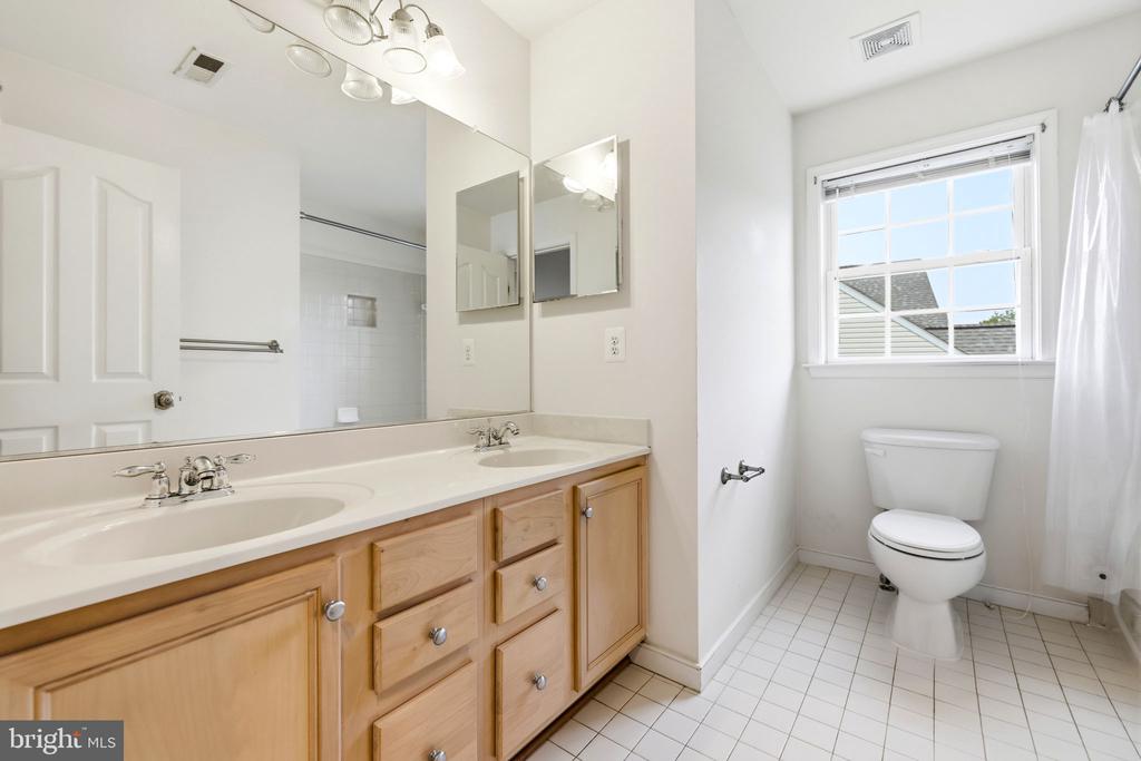 11910 BIG BEN BLVD, FREDERICKSBURG, Virginia 22407, 4 Bedrooms Bedrooms, ,3 BathroomsBathrooms,Residential,11910 BIG BEN BLVD,VASP2042118 MLS # VASP2042118