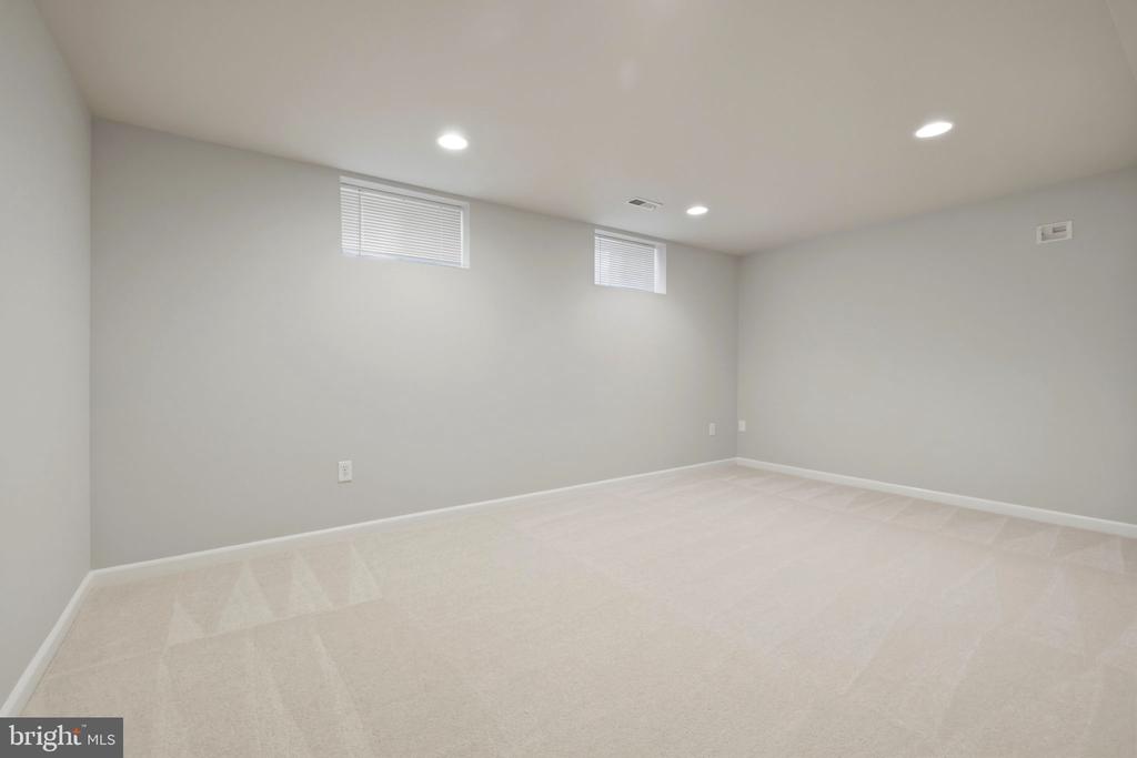 11910 BIG BEN BLVD, FREDERICKSBURG, Virginia 22407, 4 Bedrooms Bedrooms, ,3 BathroomsBathrooms,Residential,11910 BIG BEN BLVD,VASP2042118 MLS # VASP2042118