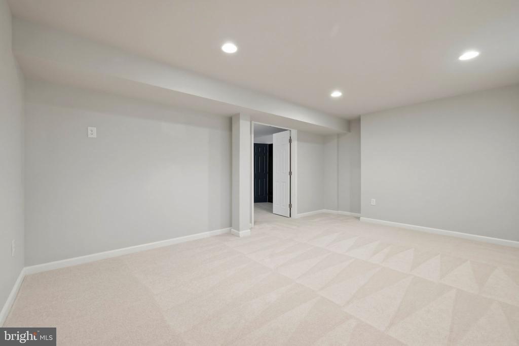 11910 BIG BEN BLVD, FREDERICKSBURG, Virginia 22407, 4 Bedrooms Bedrooms, ,3 BathroomsBathrooms,Residential,11910 BIG BEN BLVD,VASP2042118 MLS # VASP2042118
