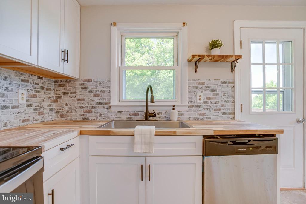 18318 FOX MOUNTAIN LN, CULPEPER, Virginia 22701, 3 Bedrooms Bedrooms, ,1 BathroomBathrooms,Residential,18318 FOX MOUNTAIN LN,VACU2013838 MLS # VACU2013838