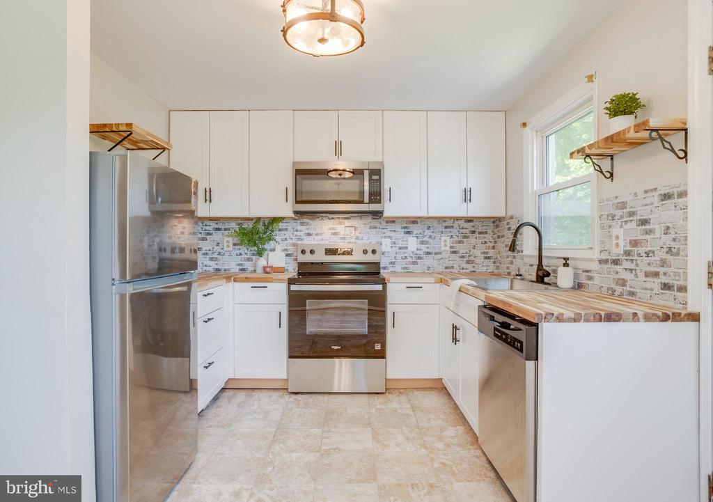 18318 FOX MOUNTAIN LN, CULPEPER, Virginia 22701, 3 Bedrooms Bedrooms, ,1 BathroomBathrooms,Residential,18318 FOX MOUNTAIN LN,VACU2013838 MLS # VACU2013838