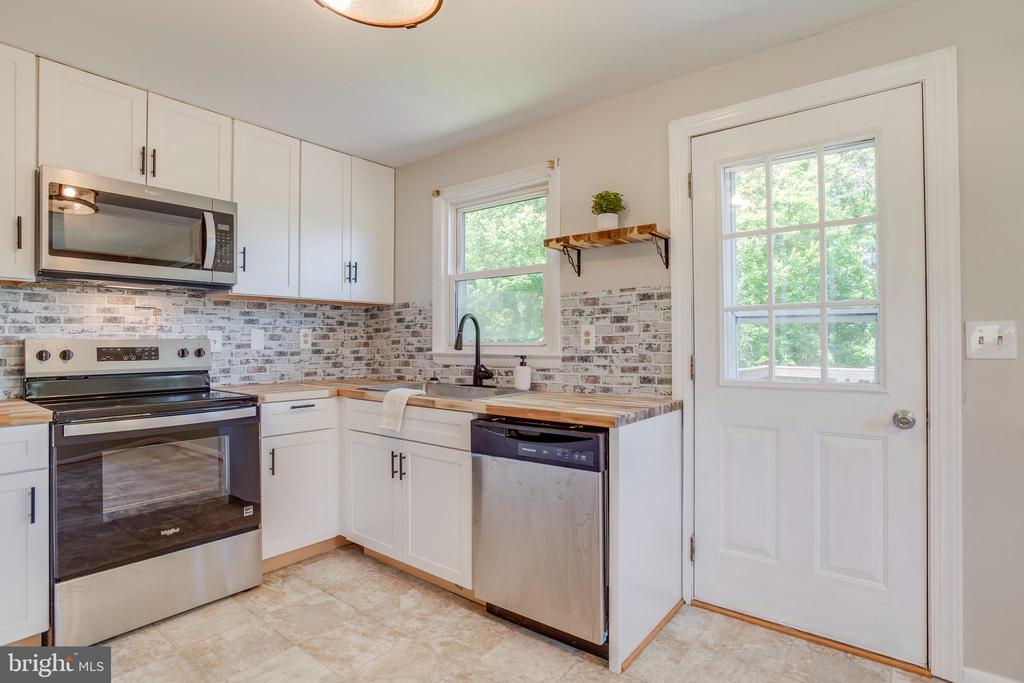18318 FOX MOUNTAIN LN, CULPEPER, Virginia 22701, 3 Bedrooms Bedrooms, ,1 BathroomBathrooms,Residential,18318 FOX MOUNTAIN LN,VACU2013838 MLS # VACU2013838
