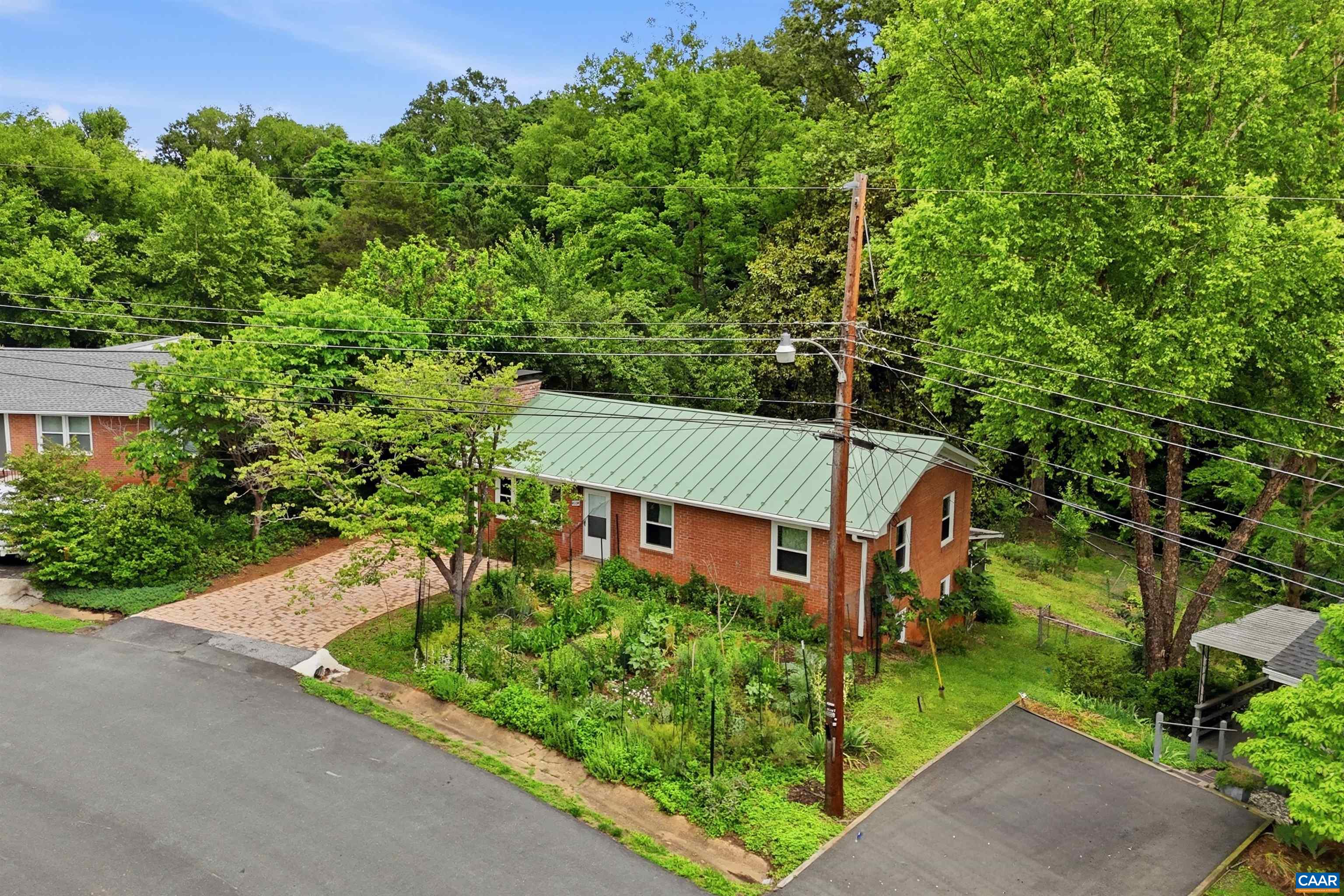 2238 BANBURY ST, CHARLOTTESVILLE, Virginia 22901, 3 Bedrooms Bedrooms, ,2 BathroomsBathrooms,Residential,Gardener's Dream,2238 BANBURY ST,677787 MLS # 677787 2238 BANBURY ST, CHARLOTTESVILLE, Virginia 22901, 3 Bedrooms Bedrooms, ,2 BathroomsBathrooms,Residential,Gardener's Dream,2238 BANBURY ST,677787 MLS # 677787