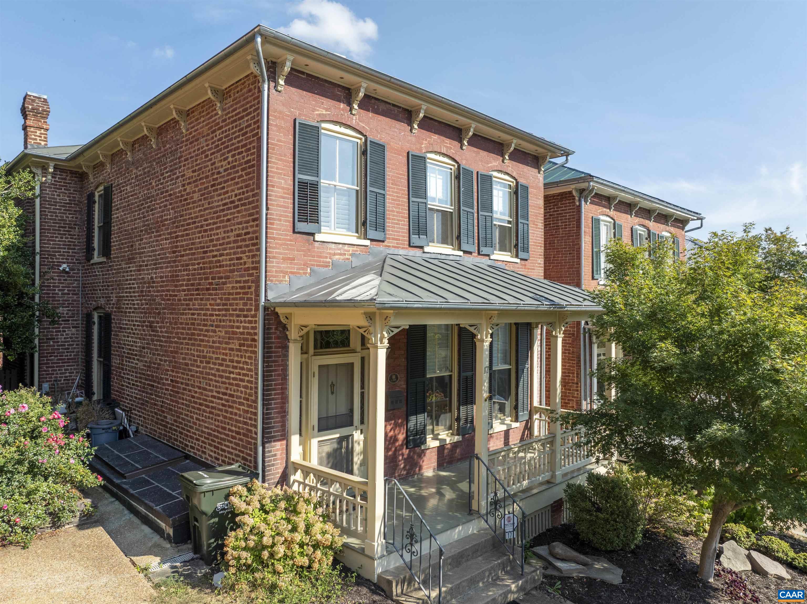 17 N WASHINGTON ST, STAUNTON, Virginia 24401, 3 Bedrooms Bedrooms, ,2 BathroomsBathrooms,Residential,17 N WASHINGTON ST,677811 MLS # 677811