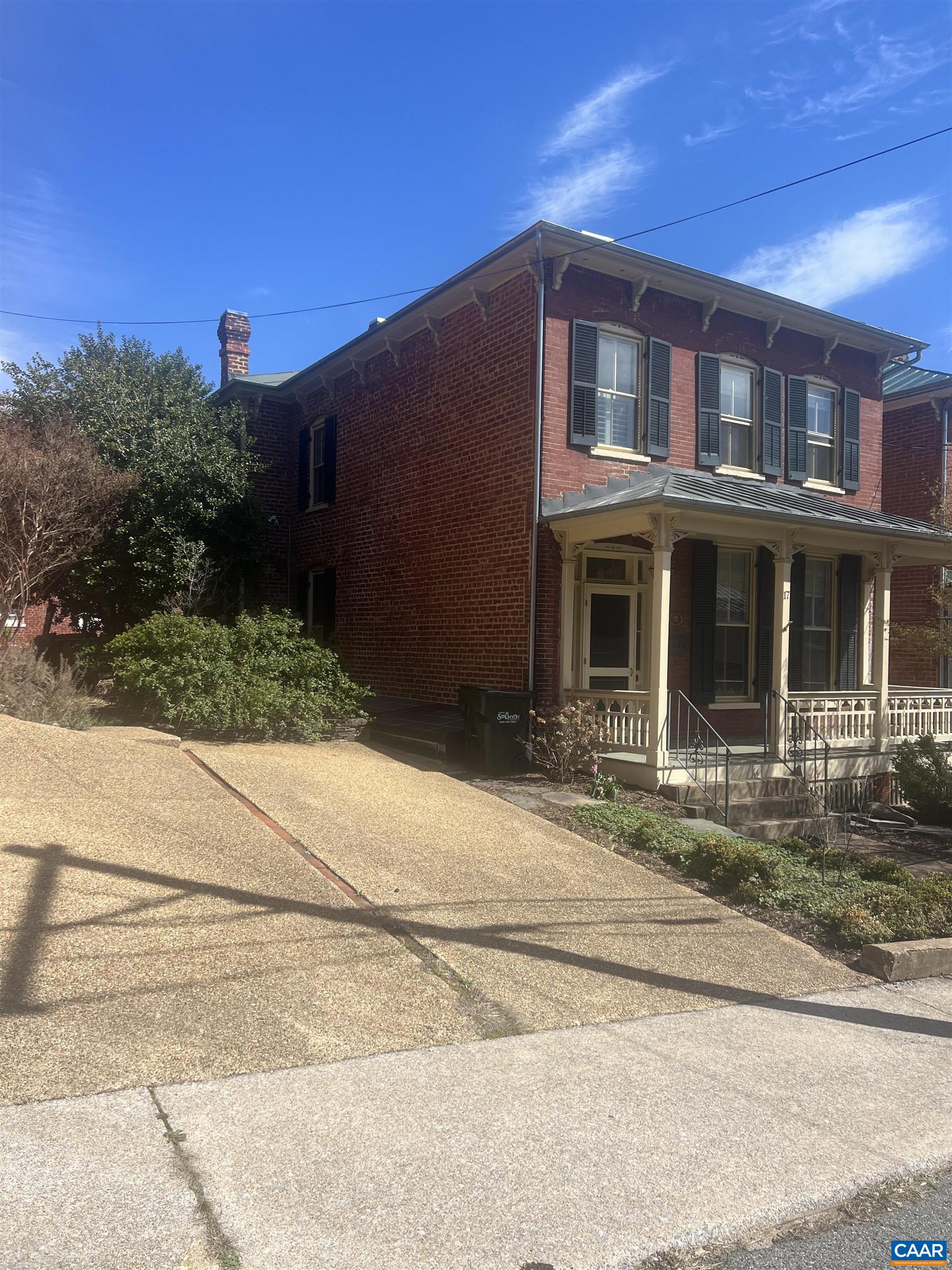 17 N WASHINGTON ST, STAUNTON, Virginia 24401, 3 Bedrooms Bedrooms, ,2 BathroomsBathrooms,Residential,17 N WASHINGTON ST,677811 MLS # 677811