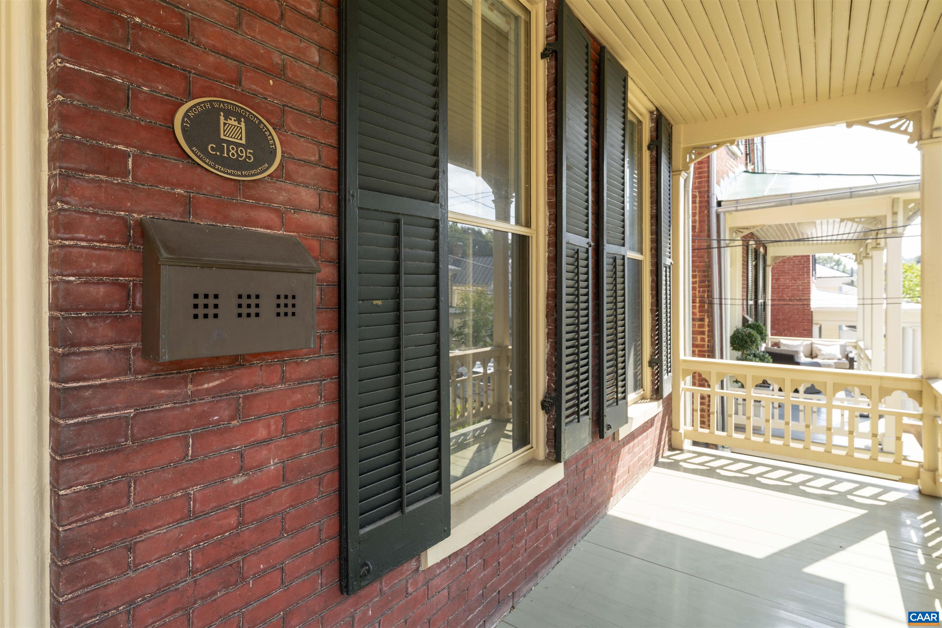 17 N WASHINGTON ST, STAUNTON, Virginia 24401, 3 Bedrooms Bedrooms, ,2 BathroomsBathrooms,Residential,17 N WASHINGTON ST,677811 MLS # 677811