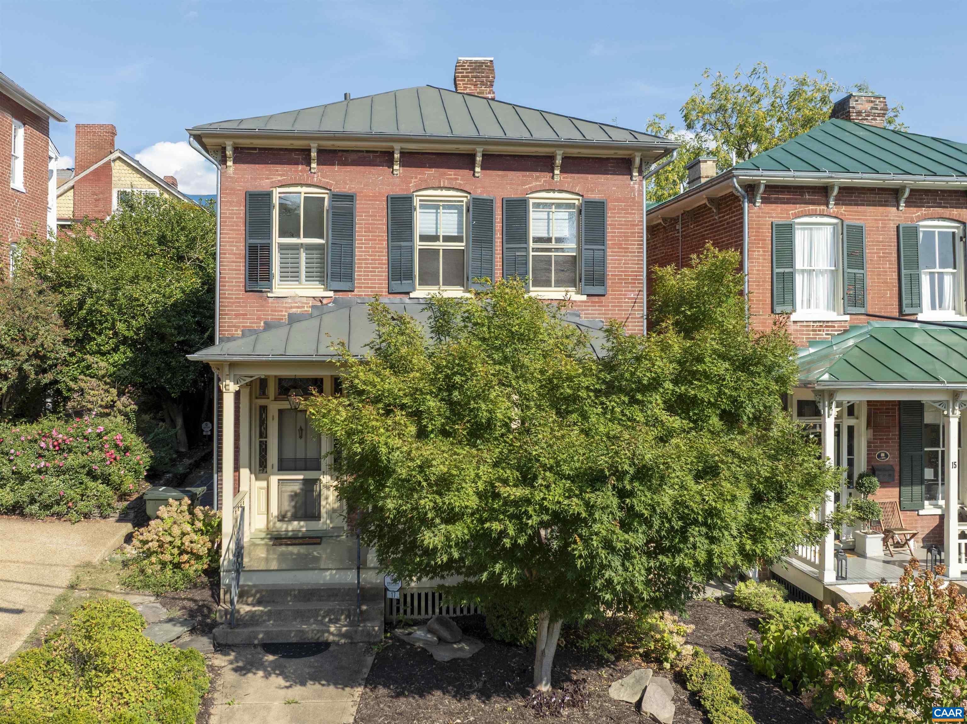17 N WASHINGTON ST, STAUNTON, Virginia 24401, 3 Bedrooms Bedrooms, ,2 BathroomsBathrooms,Residential,17 N WASHINGTON ST,677811 MLS # 677811