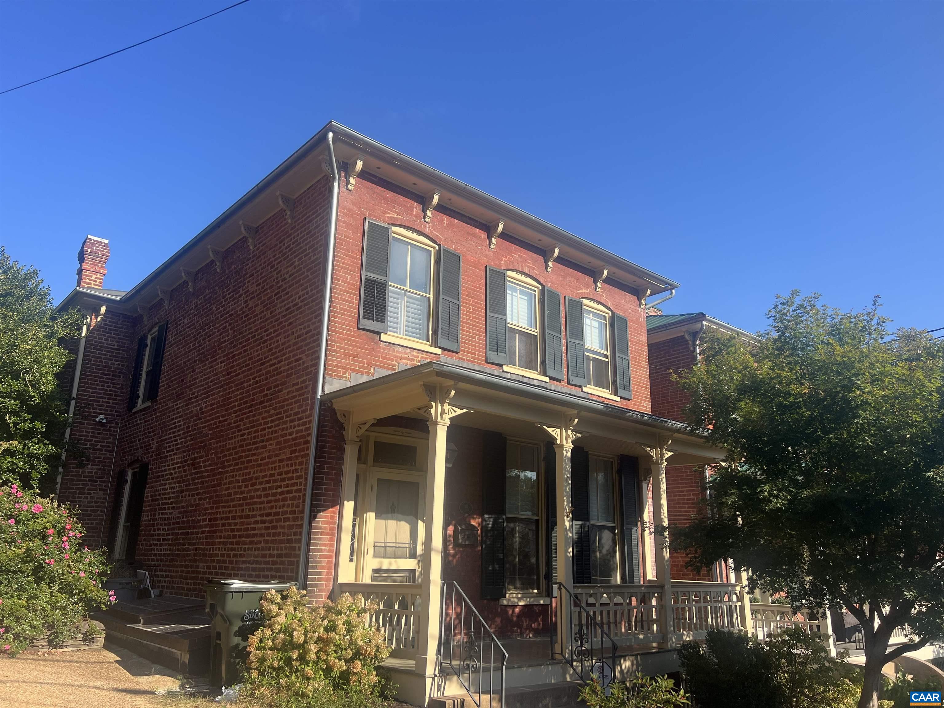 17 N WASHINGTON ST, STAUNTON, Virginia 24401, 3 Bedrooms Bedrooms, ,2 BathroomsBathrooms,Residential,17 N WASHINGTON ST,677811 MLS # 677811