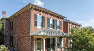 17 N WASHINGTON ST, STAUNTON, Virginia 24401, 3 Bedrooms Bedrooms, ,2 BathroomsBathrooms,Residential,17 N WASHINGTON ST,677811 MLS # 677811