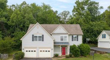560 ROLLING VALLEY CT, CHARLOTTESVILLE, Virginia 22902, 5 Bedrooms Bedrooms, ,2 BathroomsBathrooms,Residential,560 ROLLING VALLEY CT,677813 MLS # 677813