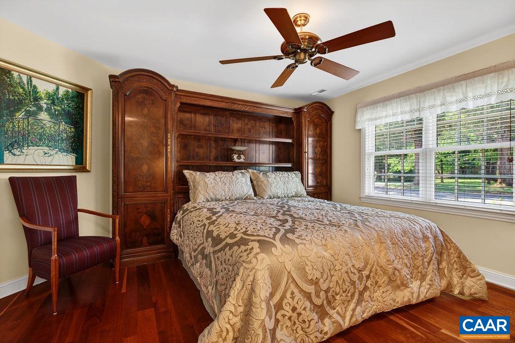 A generously sized guest suite with en suite bathroom is also located on the main level.