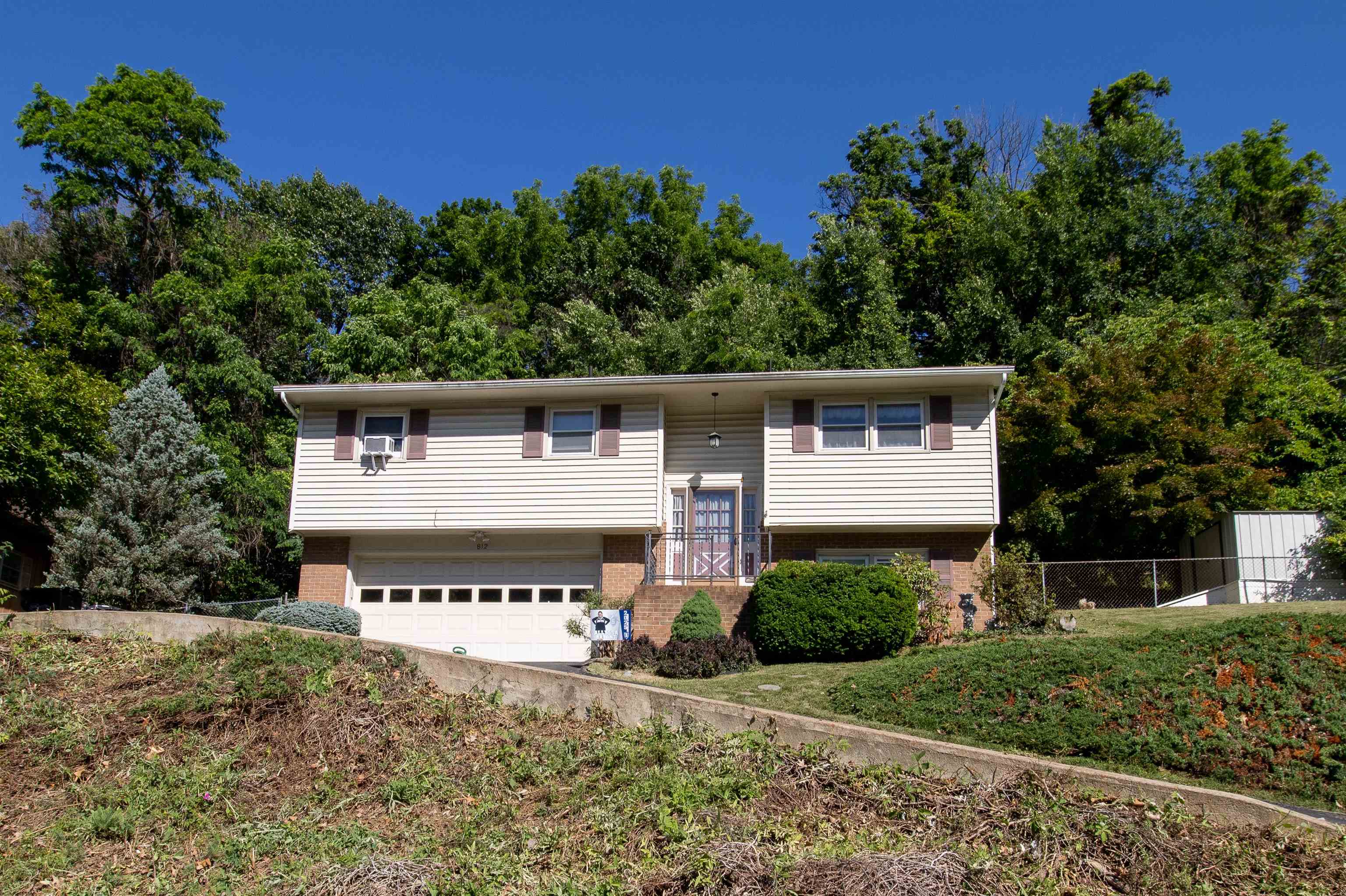 812 N COALTER ST, STAUNTON, Virginia 24401, 3 Bedrooms Bedrooms, ,2 BathroomsBathrooms,Residential,812 N COALTER ST,677820 MLS # 677820