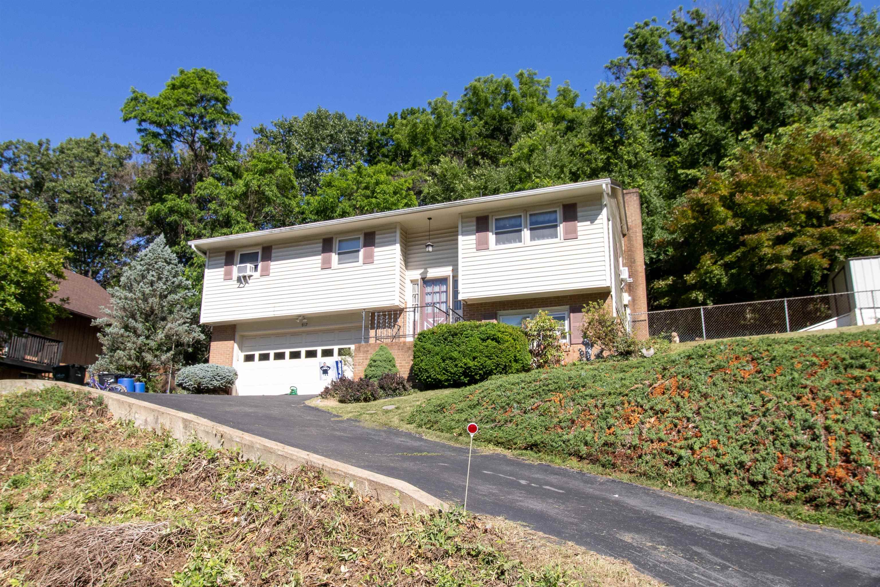 812 N COALTER ST, STAUNTON, Virginia 24401, 3 Bedrooms Bedrooms, ,2 BathroomsBathrooms,Residential,812 N COALTER ST,677820 MLS # 677820