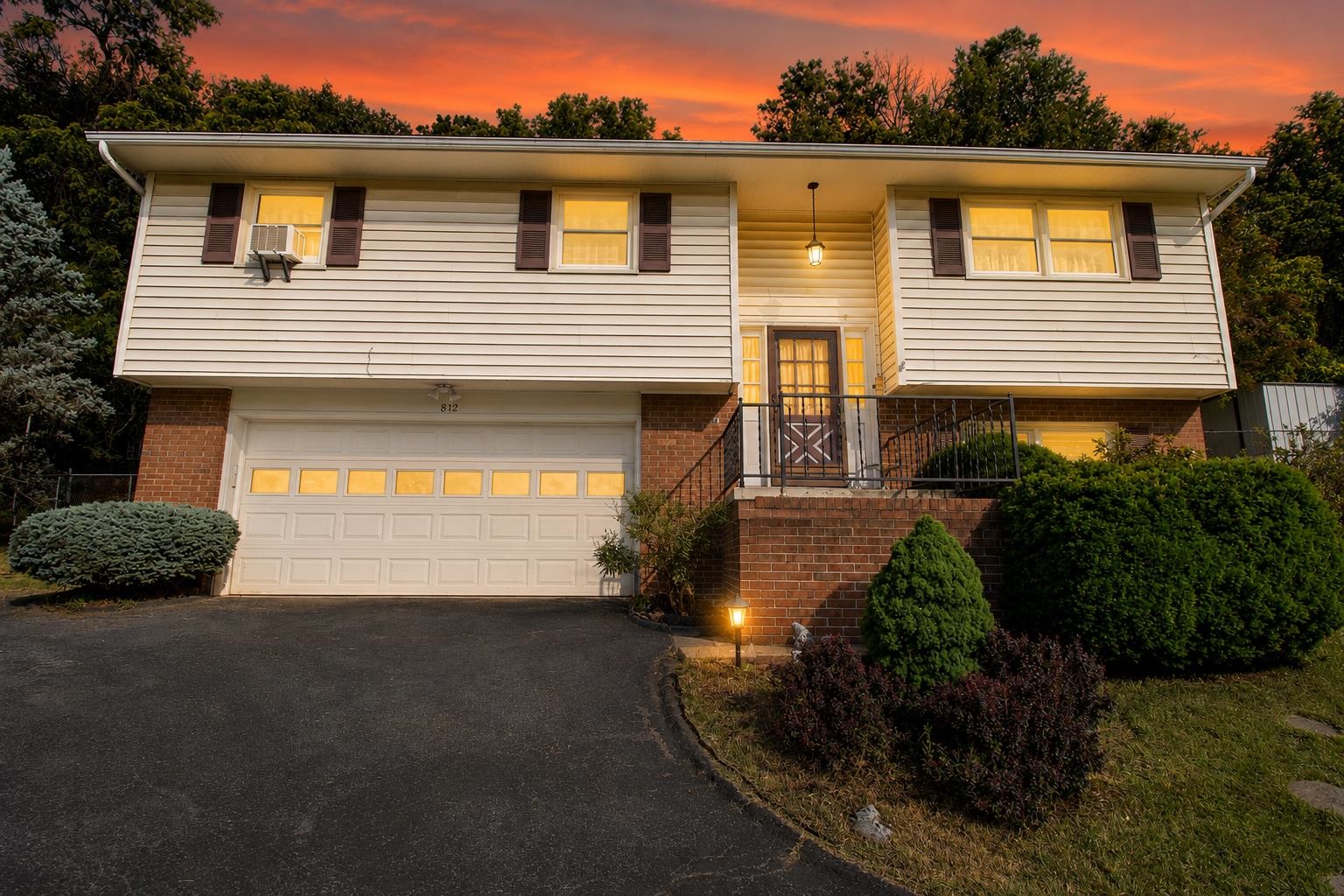 812 N COALTER ST, STAUNTON, Virginia 24401, 3 Bedrooms Bedrooms, ,2 BathroomsBathrooms,Residential,812 N COALTER ST,677820 MLS # 677820