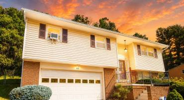 812 N COALTER ST, STAUNTON, Virginia 24401, 3 Bedrooms Bedrooms, ,2 BathroomsBathrooms,Residential,812 N COALTER ST,677820 MLS # 677820
