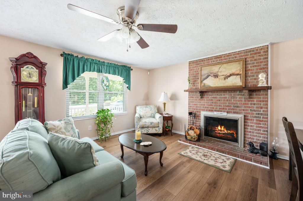 6811 PLANTATION FOREST DR, SPOTSYLVANIA, Virginia 22553, 4 Bedrooms Bedrooms, ,2 BathroomsBathrooms,Residential,6811 PLANTATION FOREST DR,VASP2042444 MLS # VASP2042444