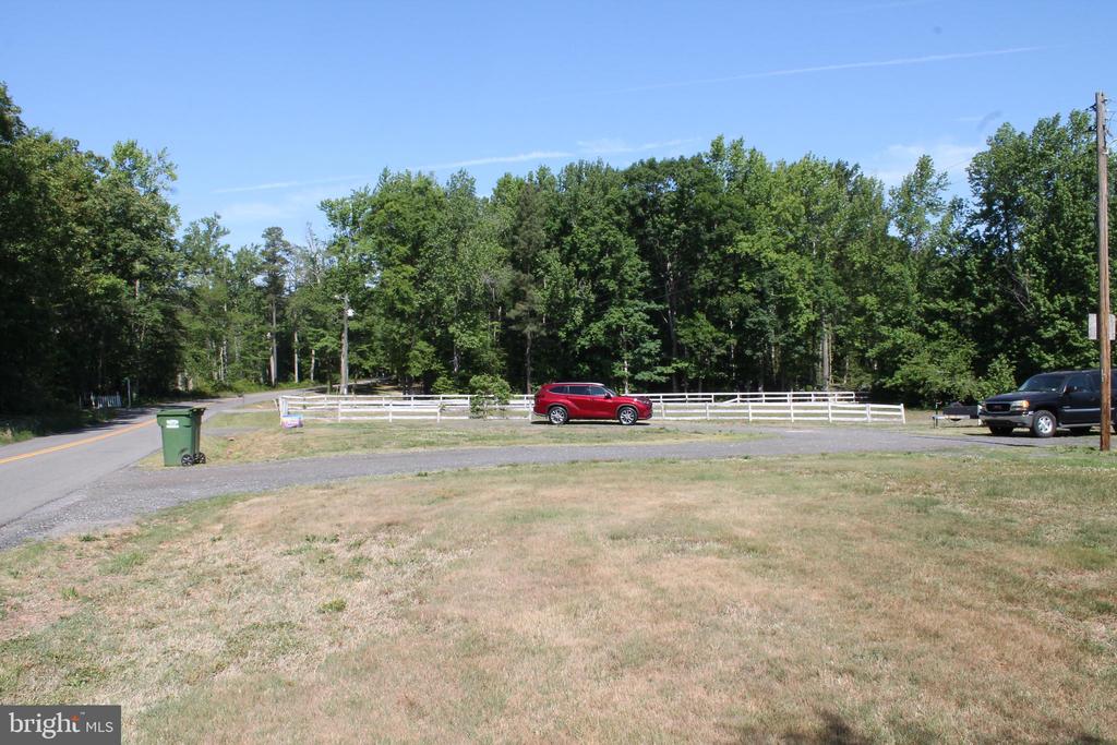 6019 HICKORY RIDGE RD, SPOTSYLVANIA, Virginia 22551, 4 Bedrooms Bedrooms, ,1 BathroomBathrooms,Residential,6019 HICKORY RIDGE RD,VASP2042090 MLS # VASP2042090