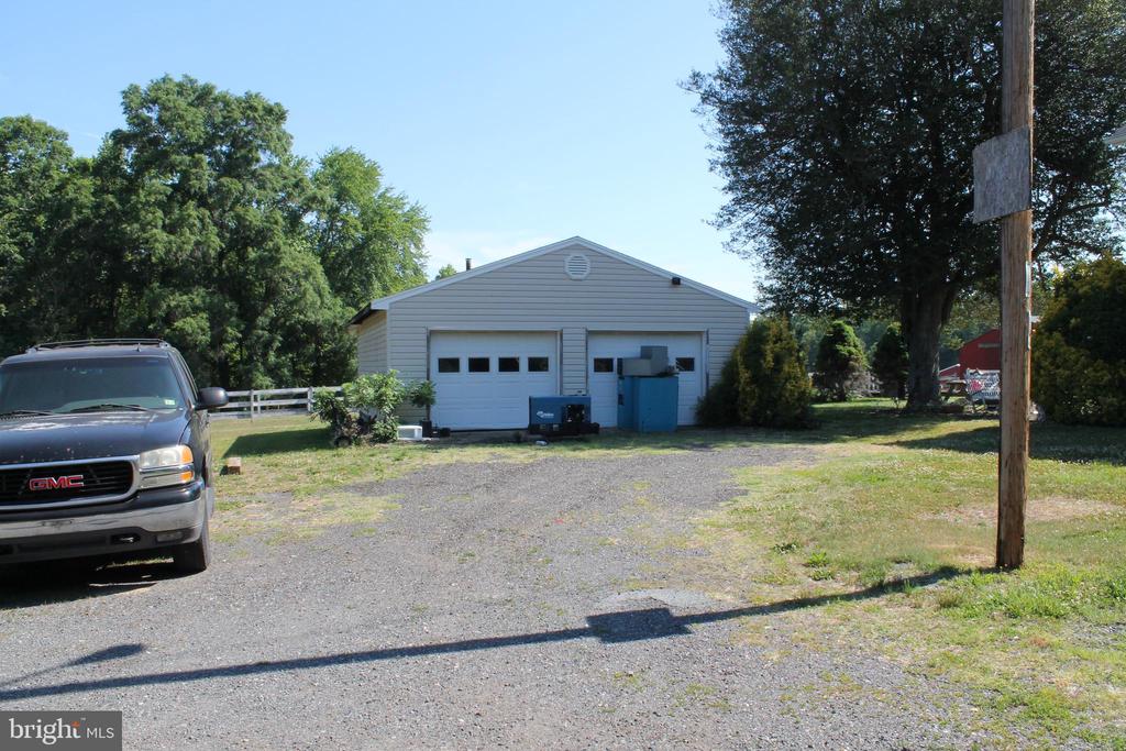 6019 HICKORY RIDGE RD, SPOTSYLVANIA, Virginia 22551, 4 Bedrooms Bedrooms, ,1 BathroomBathrooms,Residential,6019 HICKORY RIDGE RD,VASP2042090 MLS # VASP2042090