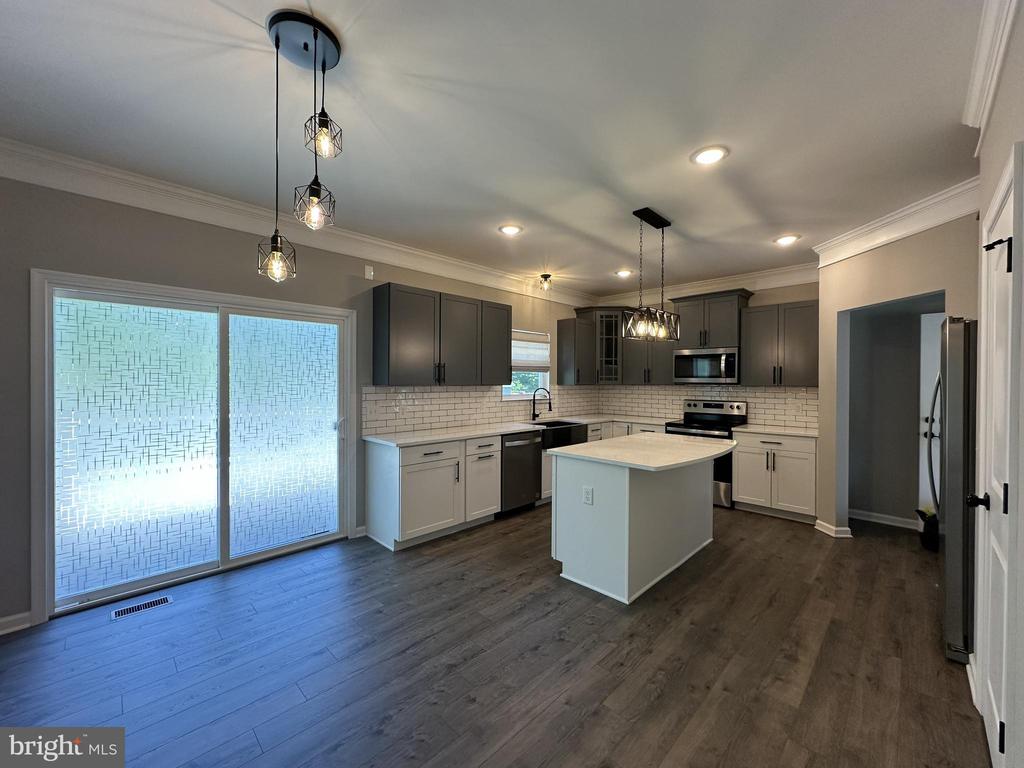 7939 REBEL RD, SPOTSYLVANIA, Virginia 22551, 4 Bedrooms Bedrooms, ,2 BathroomsBathrooms,Residential,7939 REBEL RD,VASP2042092 MLS # VASP2042092