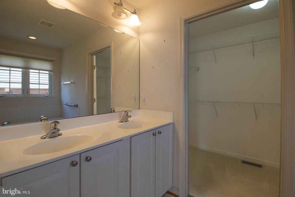 6708 STREAM VIEW LN, WARRENTON, Virginia 20187, 3 Bedrooms Bedrooms, ,2 BathroomsBathrooms,Residential,6708 STREAM VIEW LN,VAFQ2022010 MLS # VAFQ2022010