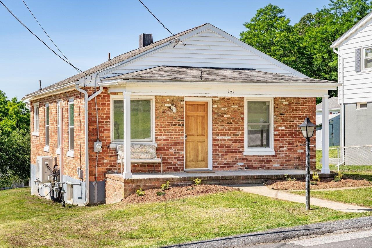 541 HULL ST, STAUNTON, Virginia 24401, 3 Bedrooms Bedrooms, ,2 BathroomsBathrooms,Residential,541 HULL ST,677835 MLS # 677835 541 HULL ST, STAUNTON, Virginia 24401, 3 Bedrooms Bedrooms, ,2 BathroomsBathrooms,Residential,541 HULL ST,677835 MLS # 677835