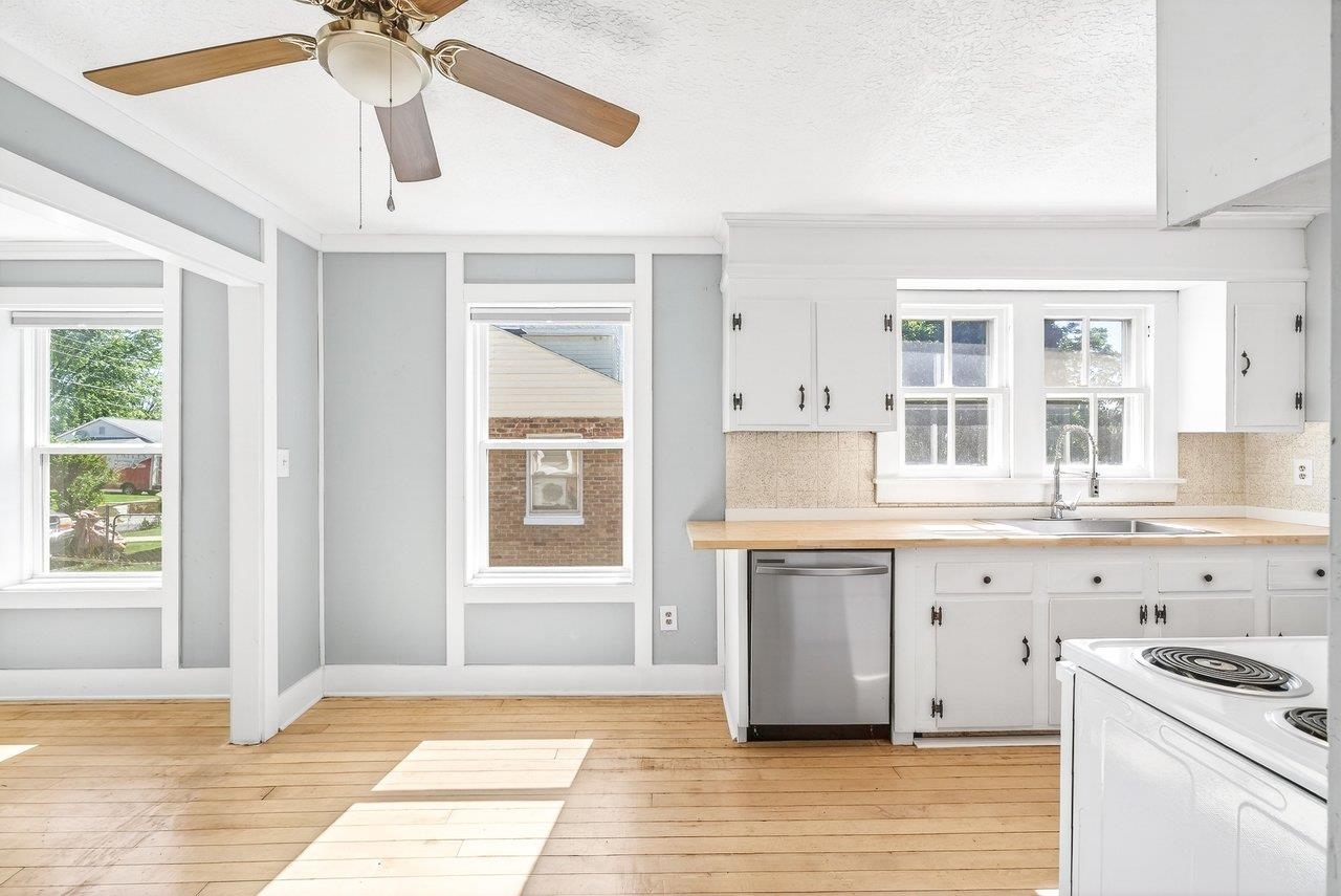541 HULL ST, STAUNTON, Virginia 24401, 3 Bedrooms Bedrooms, ,2 BathroomsBathrooms,Residential,541 HULL ST,677835 MLS # 677835 541 HULL ST, STAUNTON, Virginia 24401, 3 Bedrooms Bedrooms, ,2 BathroomsBathrooms,Residential,541 HULL ST,677835 MLS # 677835