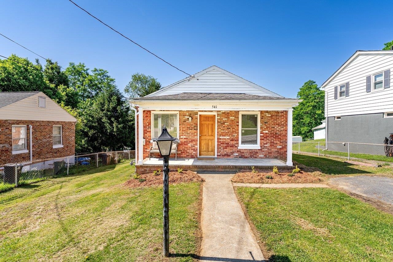 541 HULL ST, STAUNTON, Virginia 24401, 3 Bedrooms Bedrooms, ,2 BathroomsBathrooms,Residential,541 HULL ST,677835 MLS # 677835 541 HULL ST, STAUNTON, Virginia 24401, 3 Bedrooms Bedrooms, ,2 BathroomsBathrooms,Residential,541 HULL ST,677835 MLS # 677835