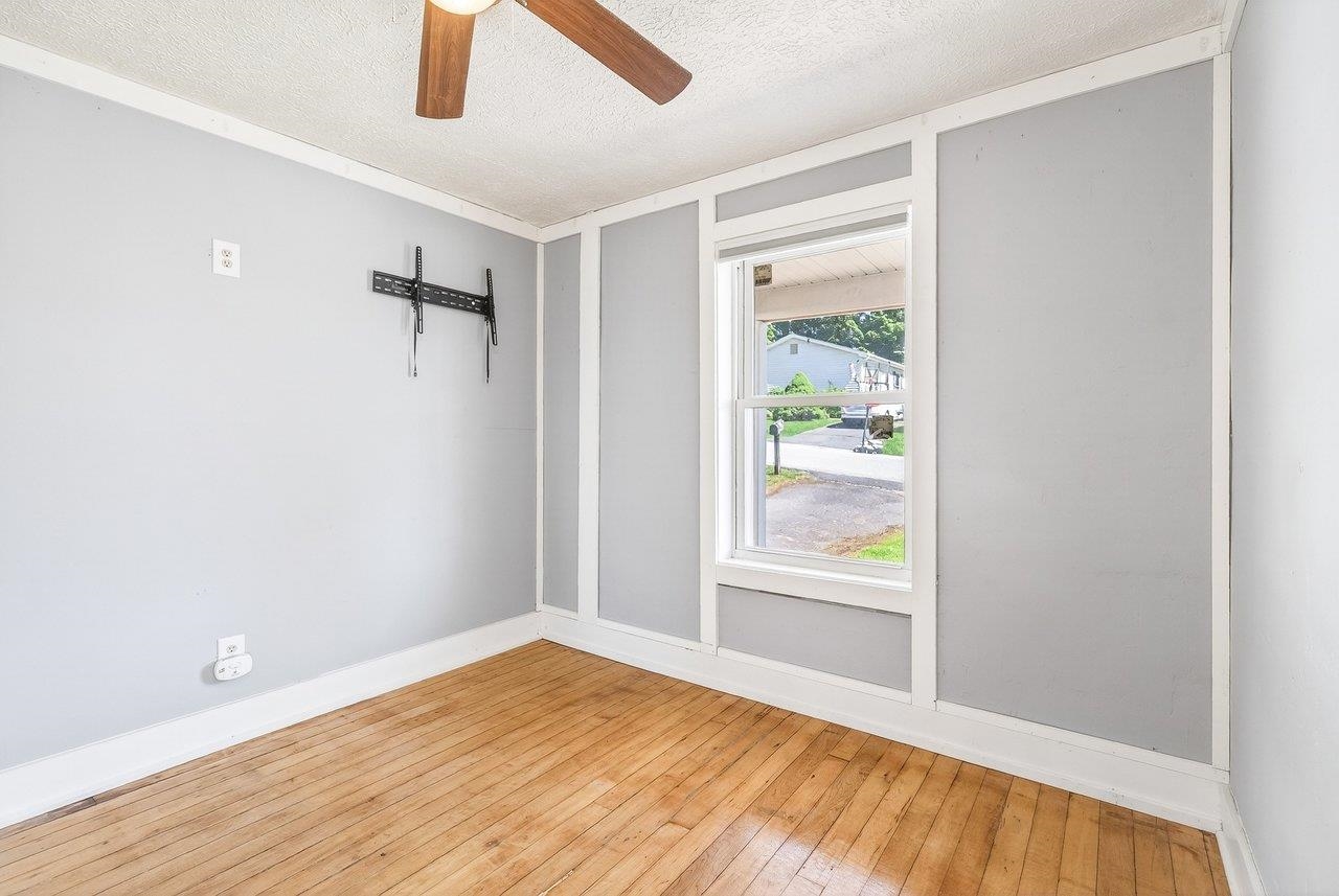 541 HULL ST, STAUNTON, Virginia 24401, 3 Bedrooms Bedrooms, ,2 BathroomsBathrooms,Residential,541 HULL ST,677835 MLS # 677835 541 HULL ST, STAUNTON, Virginia 24401, 3 Bedrooms Bedrooms, ,2 BathroomsBathrooms,Residential,541 HULL ST,677835 MLS # 677835